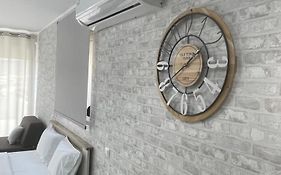 Avr Airport Deluxe Suites 6 Airport Free Shutle